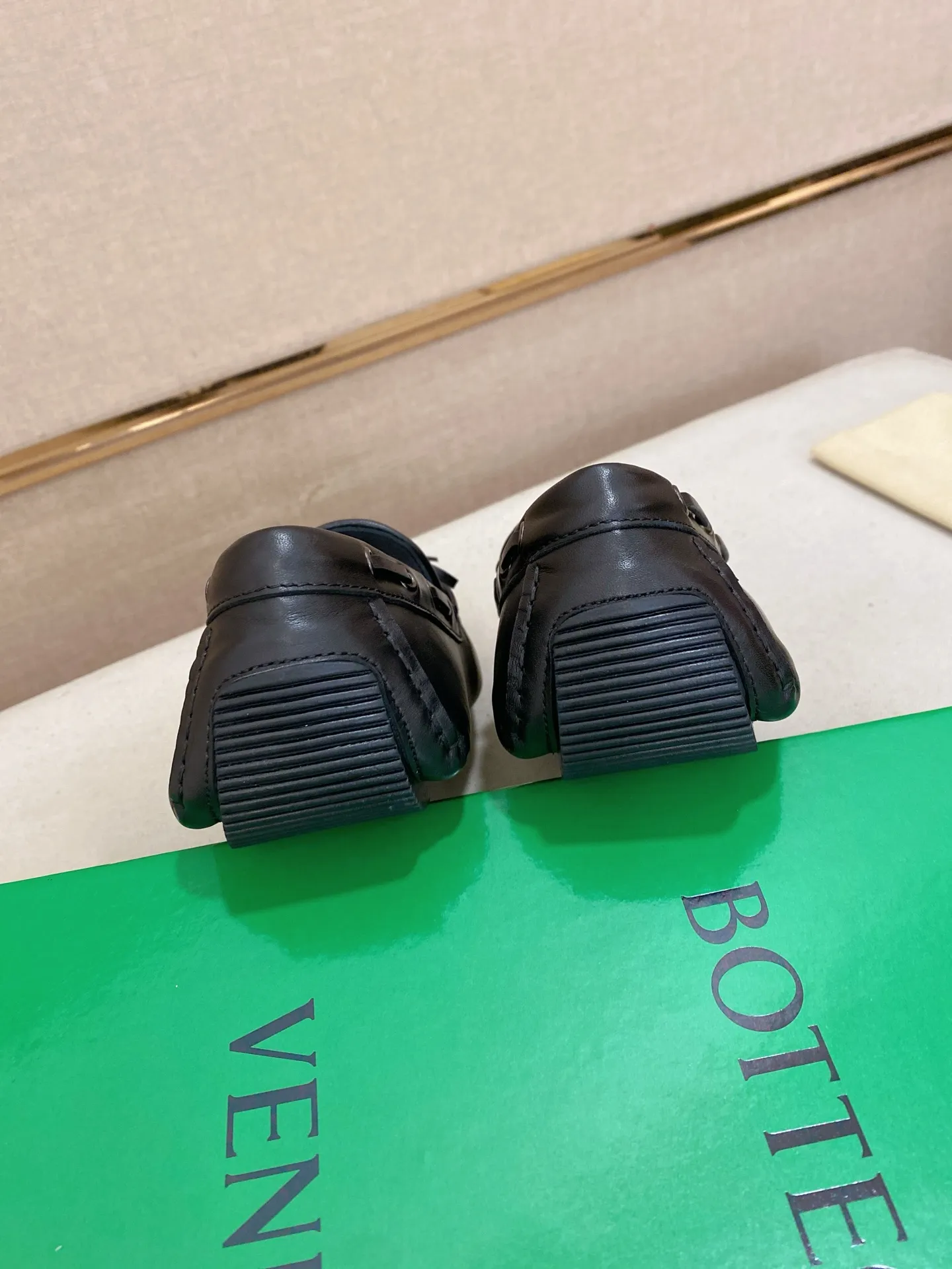 Men's shoes 💰 400💰 (Niu Li + Niu Pad) [BV] latest hot style‼ ️Casual men's shoes, uppers imported first-layer cowhide ➕Full imported cowhide lining✔️Exquisite workmanship, excellent foot feel, special rubber soles✔️, cool and fashionable, the latest fashion, fashionable outsole, hurry up. Code number: 38-44 (can be customized to 37.45, non-refundable)